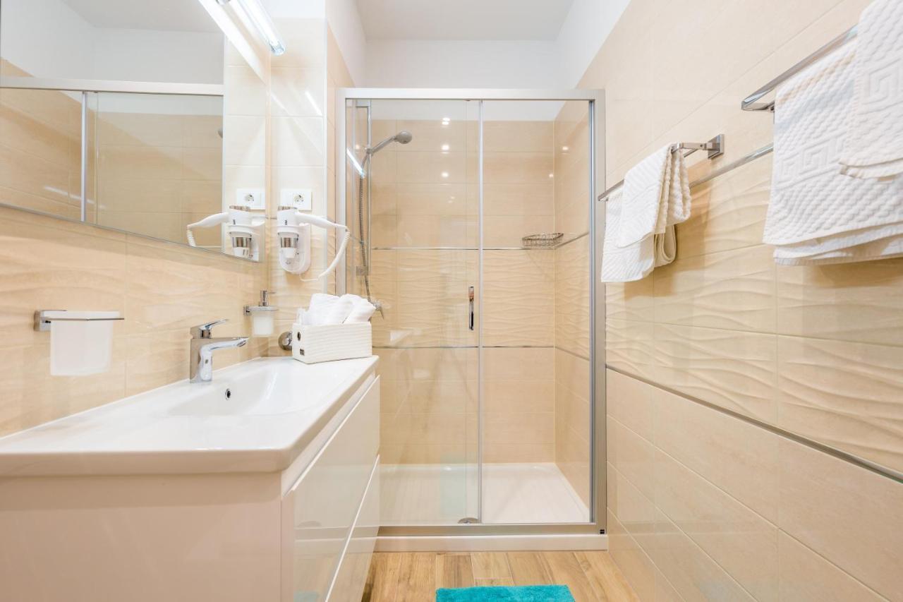 Apartments & Rooms Milcetic D Малинска Екстериор снимка