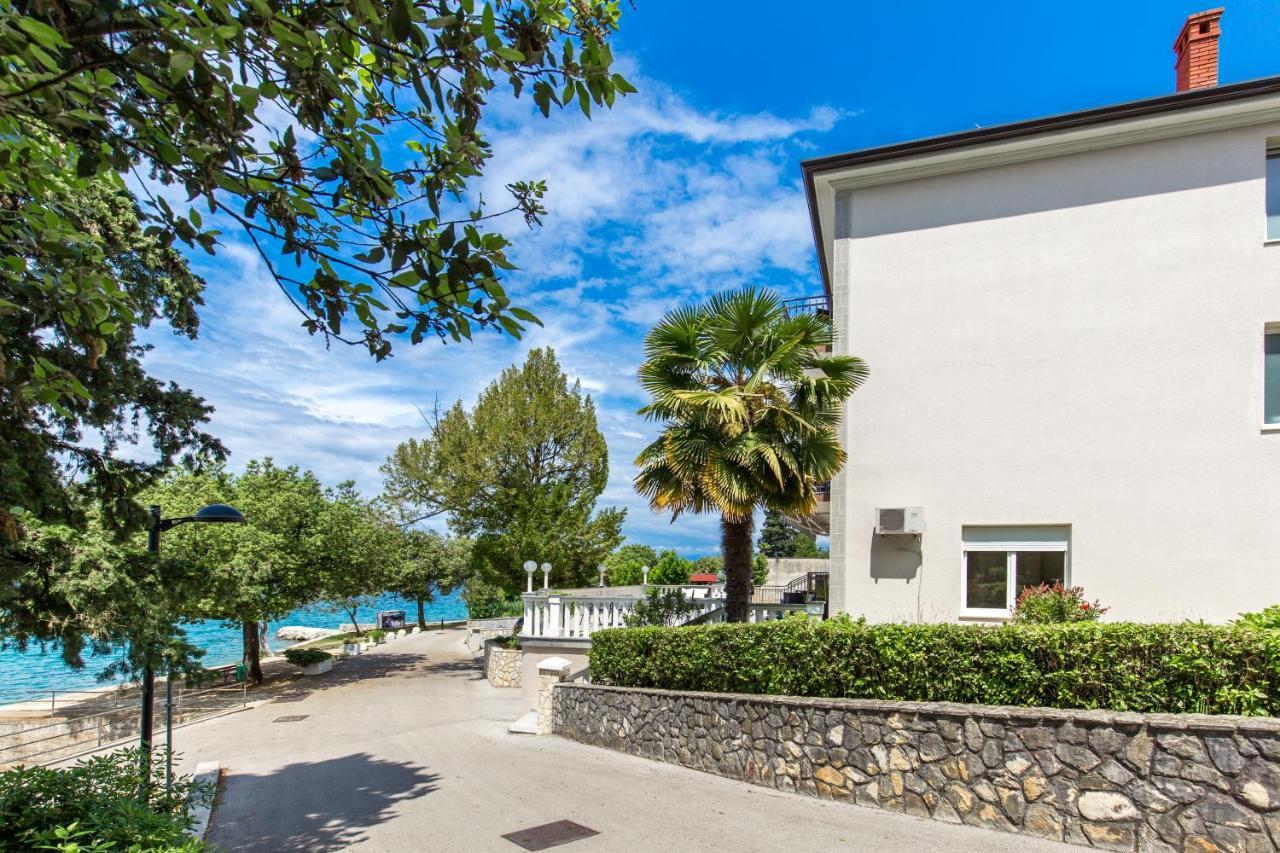 Apartments & Rooms Milcetic D Малинска Екстериор снимка