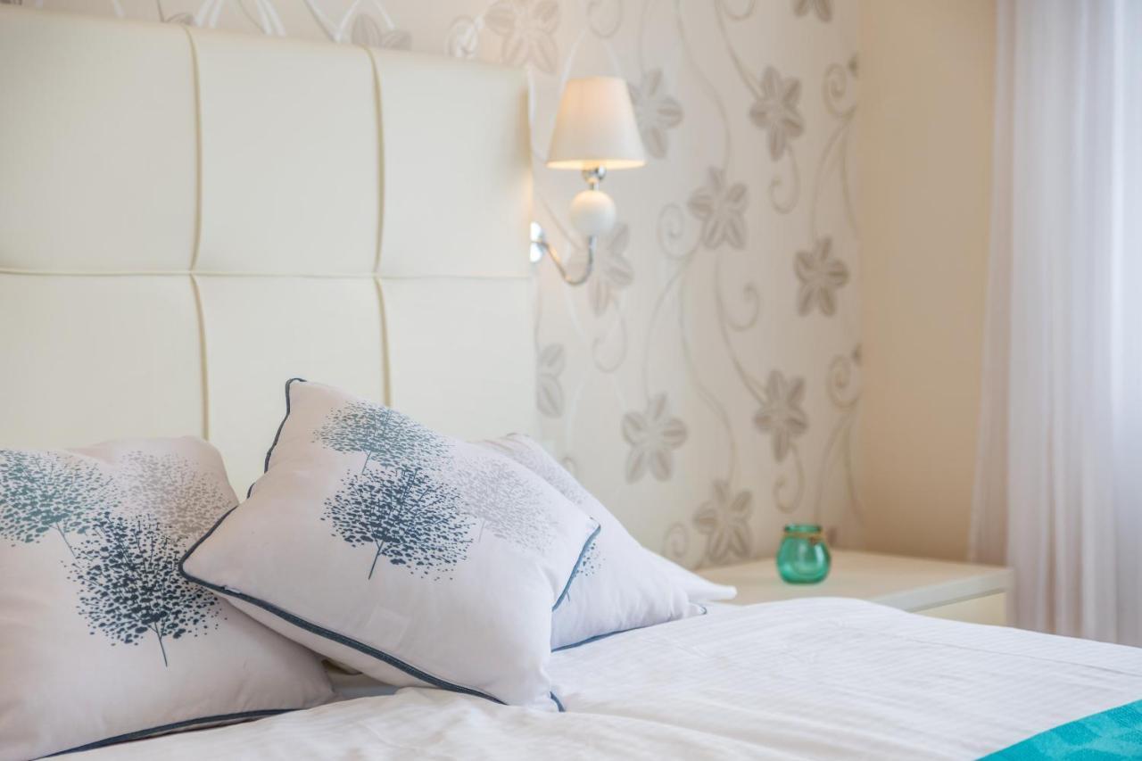 Apartments & Rooms Milcetic D Малинска Екстериор снимка